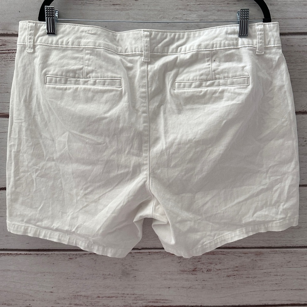 a.n.a. White Midi Shorts | Size 16W | Mid-Rise | 6” Inseam Casual Walking Summer - Picture 2 of 5